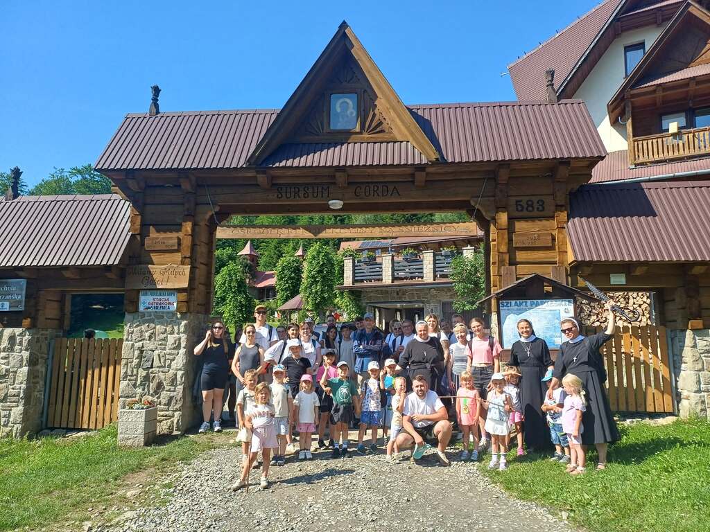 WYJAZD INTEGRACYJNY NA ŚNIEŻNICĘ